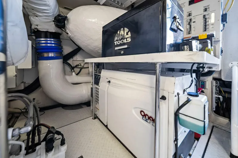 Slide: The Image of 2005 Lazzara Yachts 80 'Summerwind' - Engine Room - 5856315