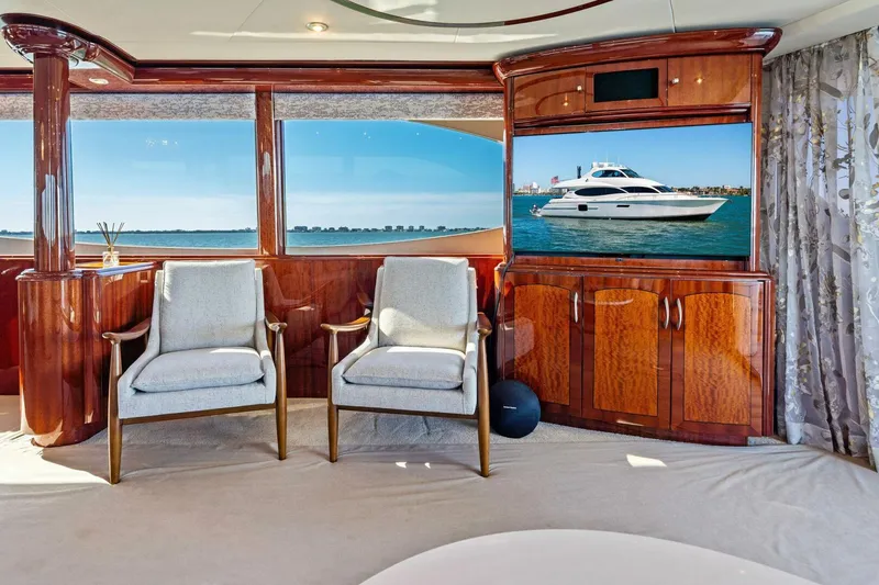 Slide: The Image of 2005 Lazzara Yachts 80 'Summerwind' - Salon - 5856236