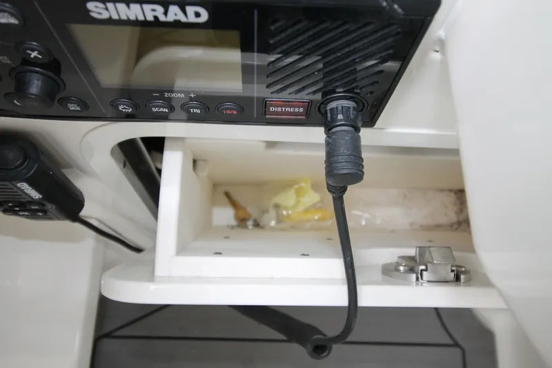 Slide: The Image of Sea Ray Sundancer 320 2020 - 6007104