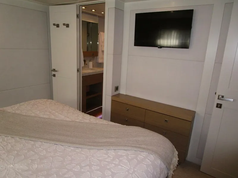 Slide: The Image of Starboard VIP Looking Inboard - 5861732