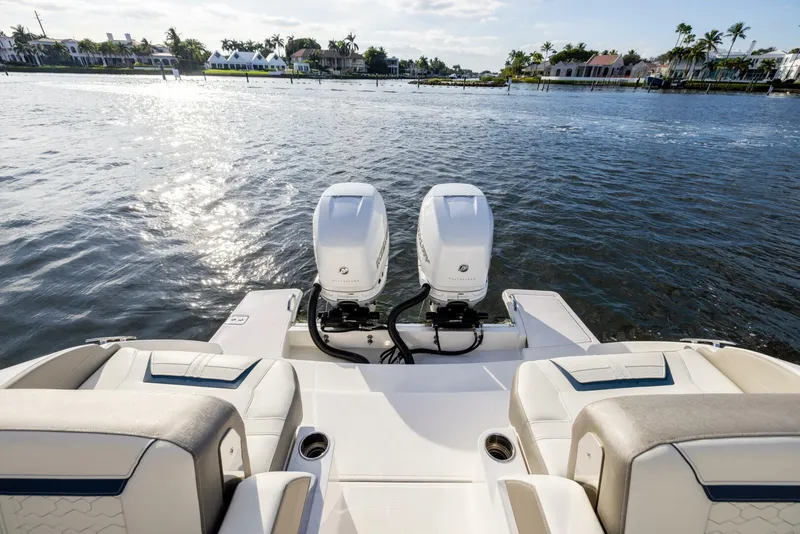 Slide: The Image of Tiara 34 LX 2022 - 5856420