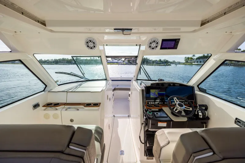 Slide: The Image of Tiara 34 LX 2022 - 5856424