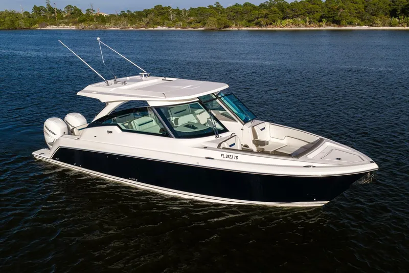 Slide: The Image of Tiara 34 LX 2022 - 5856443