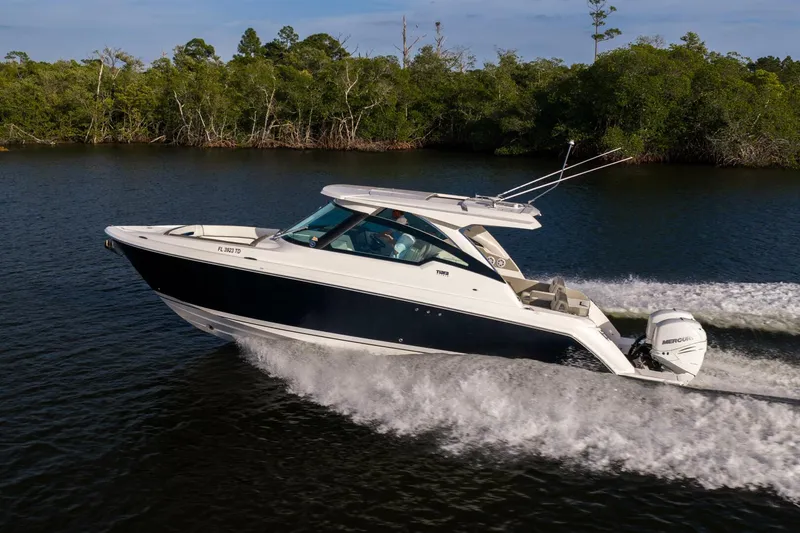 Slide: The Image of Tiara 34 LX 2022 - 5856453