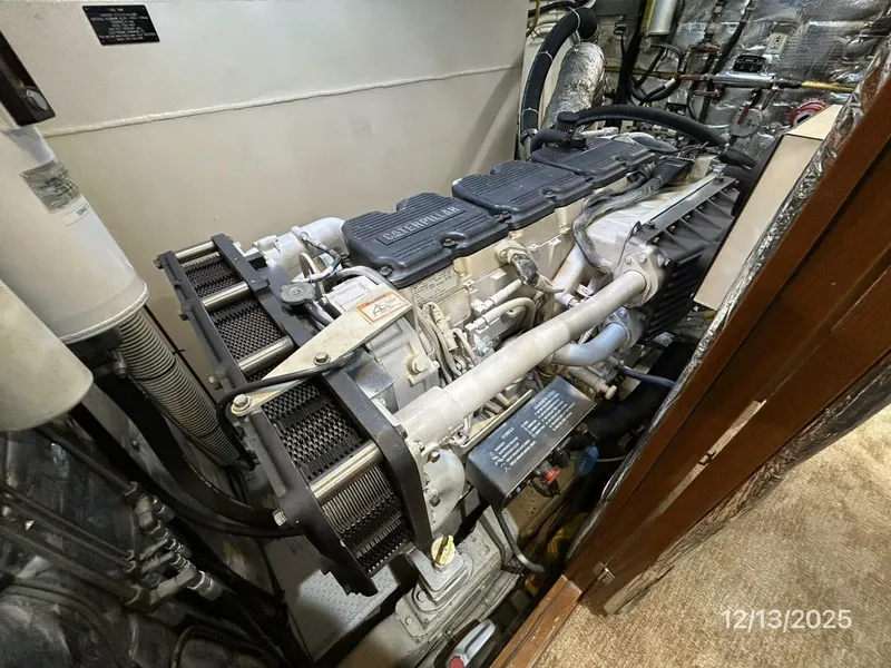 Slide: The Image of 60' Jefferson starboard main engine - 5856700