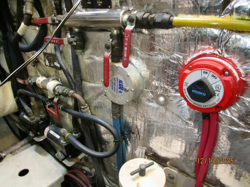 Slide: The Image of 60' Jefferson starboard fuel manifold - 5856695