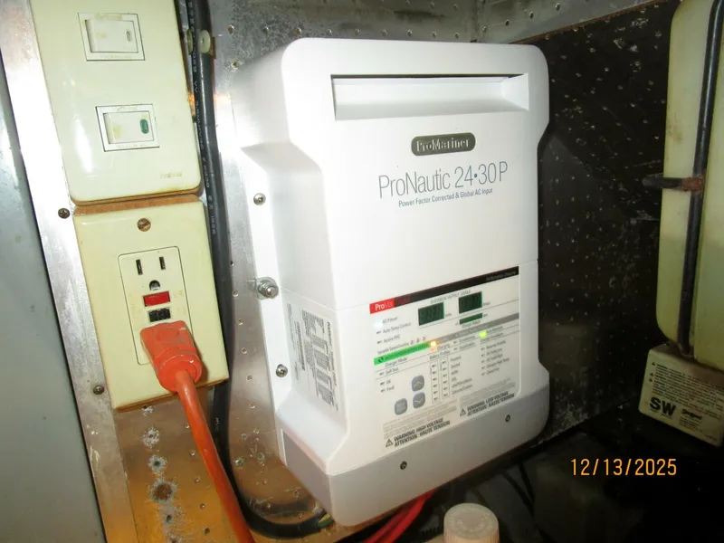 Slide: The Image of 60' Jefferson battery charger2 - 5856634