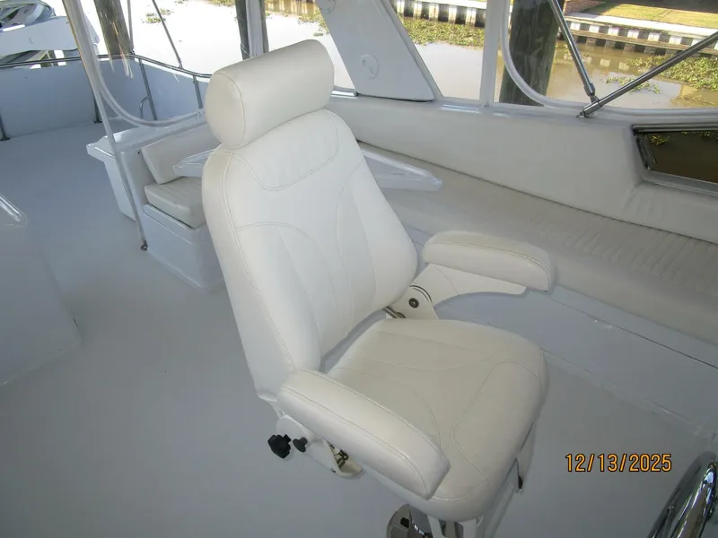 Slide: The Image of 60' Jefferson flybridge helmseat - 5856612