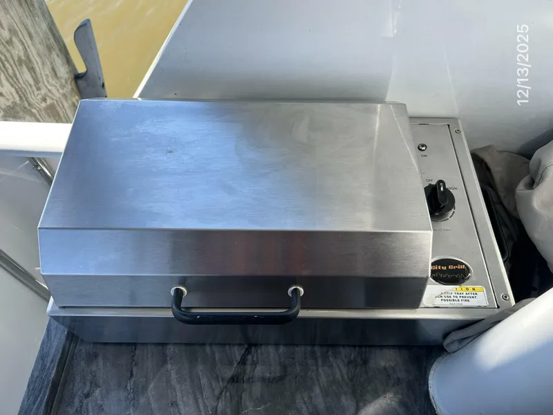 Slide: The Image of 60' Jefferson aftdeck BBQ grill - 5856585