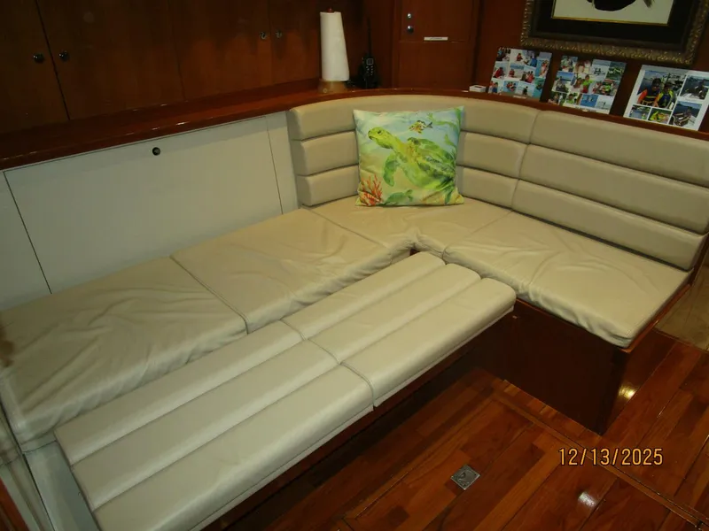 Slide: The Image of 60' Jefferson office convertible berth - 5856651