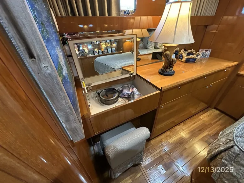 Slide: The Image of 60' Jefferson master stateroom desk-vanity - 5856641