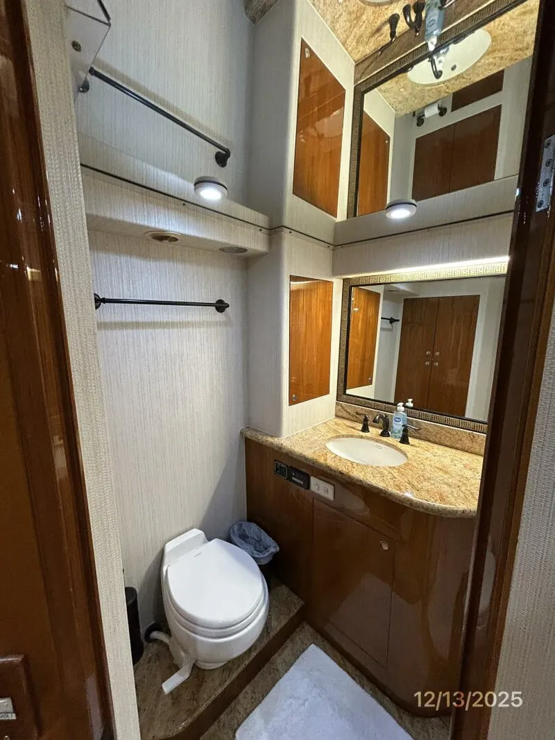 Slide: The Image of 60' Jefferson master stateroom head - 5856643