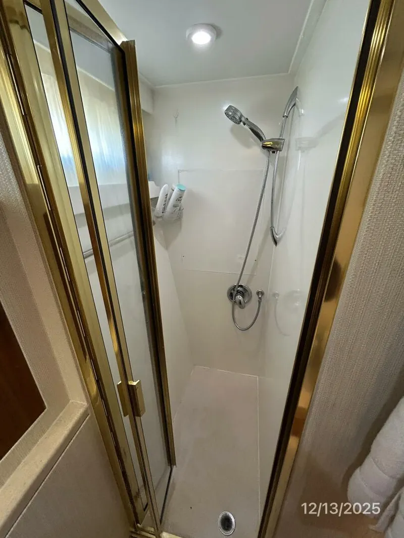 Slide: The Image of 60' Jefferson port guest shower - 5856674