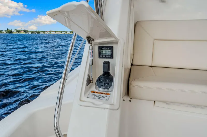 Slide: The Image of Riviera 565 SUV 2015 - 5856845