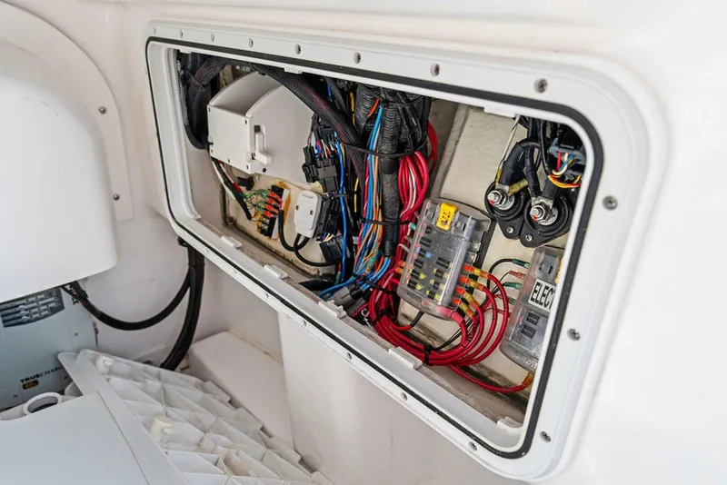 Slide: The Image of Everglades 243 Center Console 2023 - 5857642