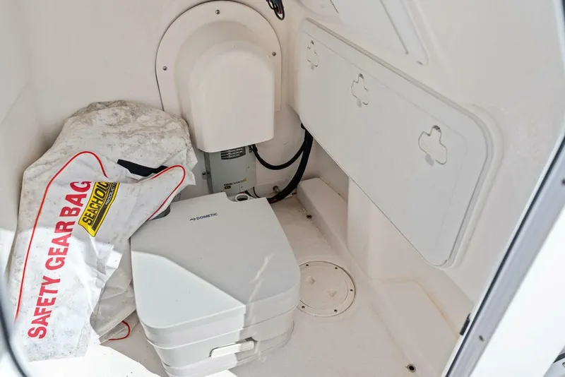 Slide: The Image of Everglades 243 Center Console 2023 - 5857643