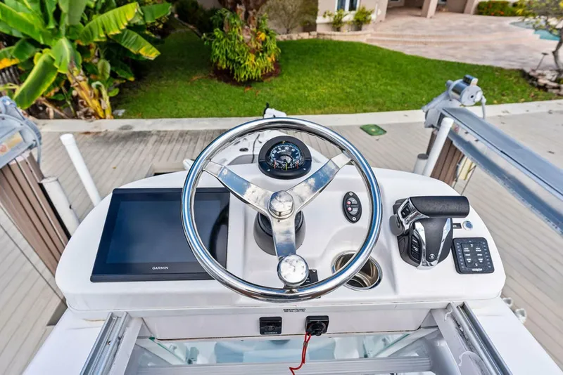 Slide: The Image of Everglades 243 Center Console 2023 - 5857647