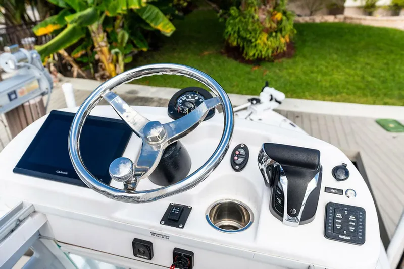 Slide: The Image of Everglades 243 Center Console 2023 - 5857648