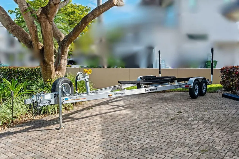 Slide: The Image of Everglades 243 Center Console 2023 - 5857653