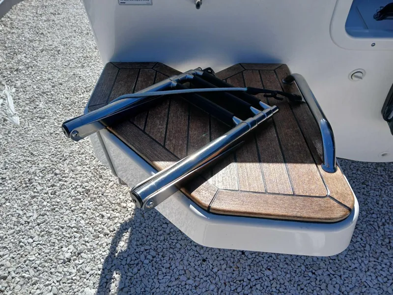 Slide: The Image of Boston Whaler Mountauk 2022 - 5858018