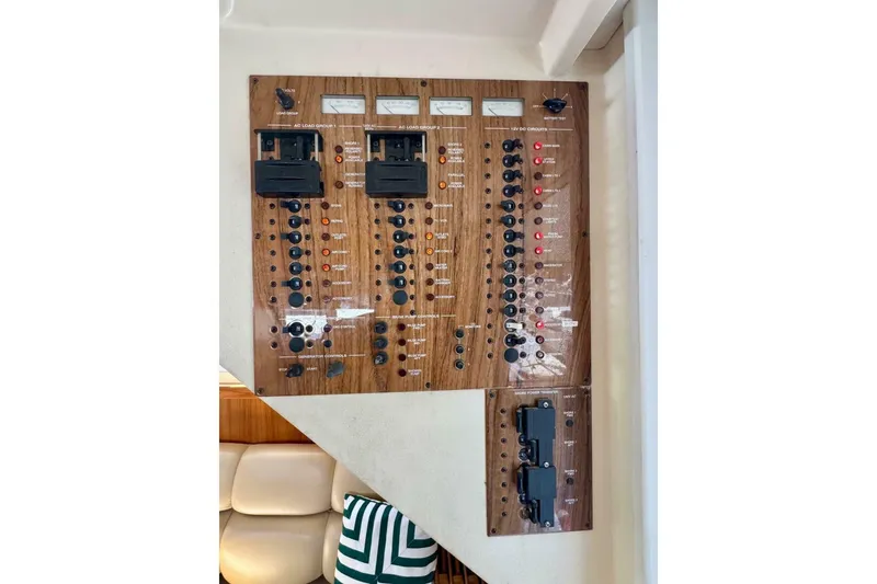 Slide: The Image of Mainship 390 Trawler 2000 - 5858084