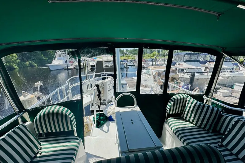 Slide: The Image of Mainship 390 Trawler 2000 - 5858066