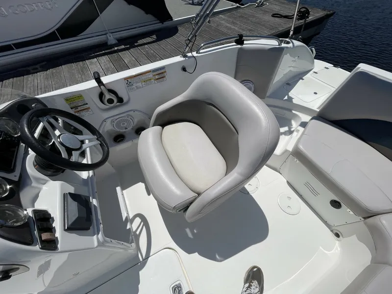 Slide: The Image of Hurricane SunDeck Sport 202 OB 2017 - 6045100