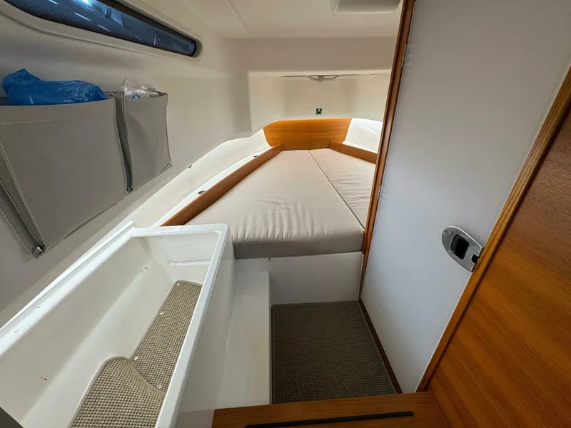 Slide: The Image of Nimbus T8 - Cabin 2022 26' Nimbus T8 - 5859802