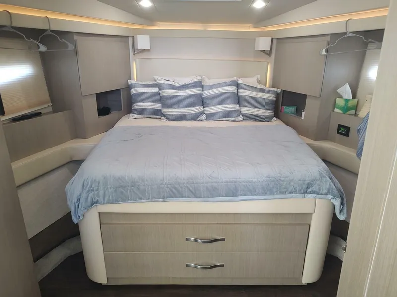 Slide: The Image of Regal 42 Fly 2021 - 7369026