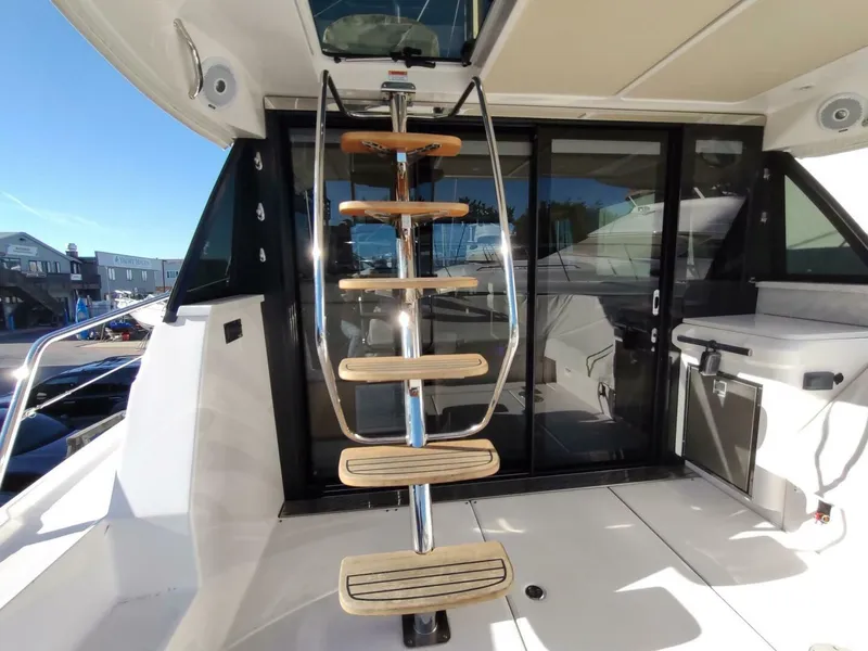 Slide: The Image of Regal 42 Fly 2021 - 5860250