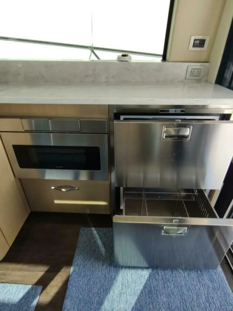 Slide: The Image of Regal 42 Fly 2021 - 5860291