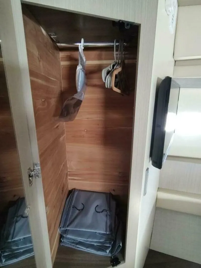 Slide: The Image of Regal 42 Fly 2021 - 5860278