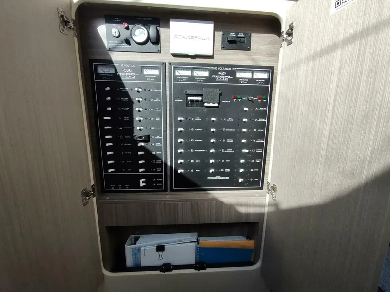 Slide: The Image of Regal 42 Fly 2021 - 5860268