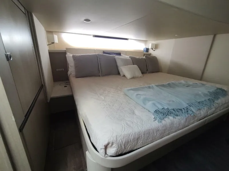 Slide: The Image of Regal 42 Fly 2021 - 7369030