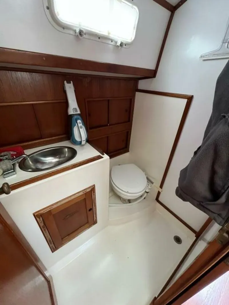 Slide: The Image of Dickerson Tri-Cabin 1986 - 5874225