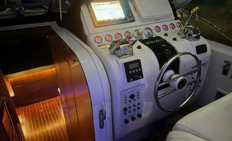 Slide: The Image of Hatteras 39 Sport Express 1996 - 5864245