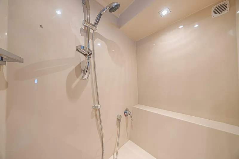 Slide: The Image of Cruisers Yachts 48 Cantius 2012 - 5862100