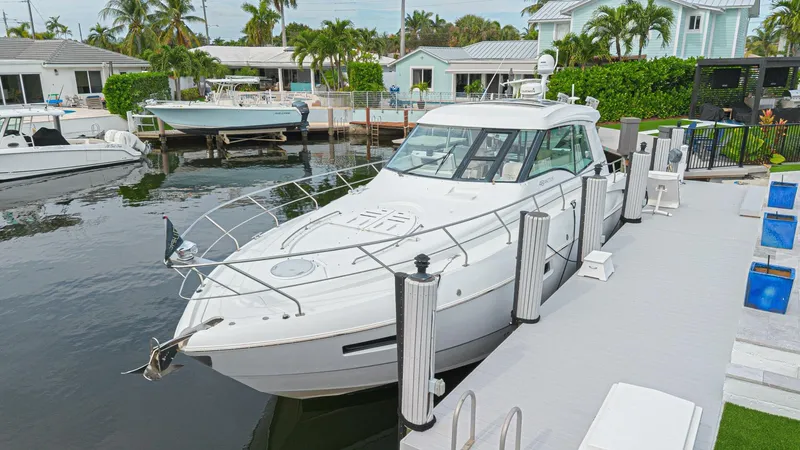 Slide: The Image of Cruisers Yachts 48 Cantius 2012 - 5862065