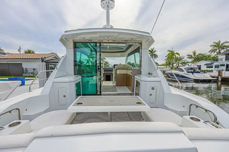 Slide: The Image of Cruisers Yachts 48 Cantius 2012 - 5862070