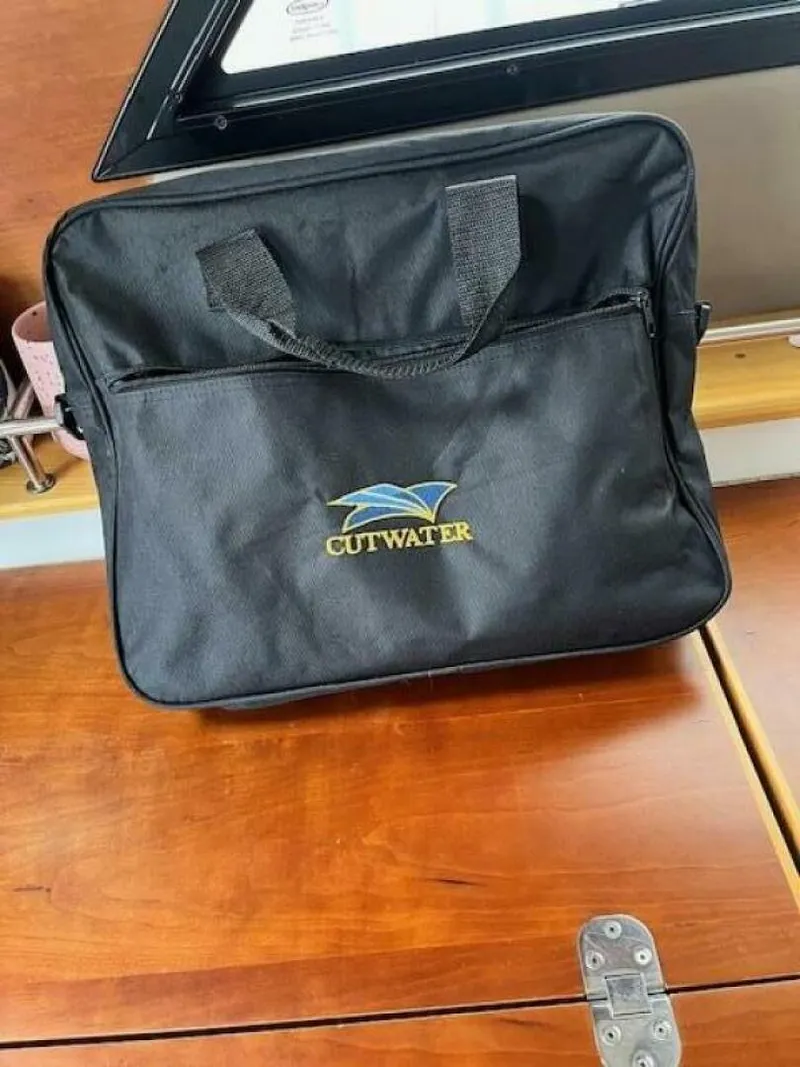 Slide: The Image of Cutwater 32 CB 2021 - 5862424