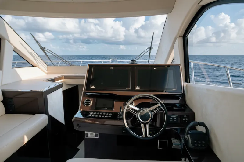 Slide: The Image of Galeon 500 FLY 2026 - 5878426
