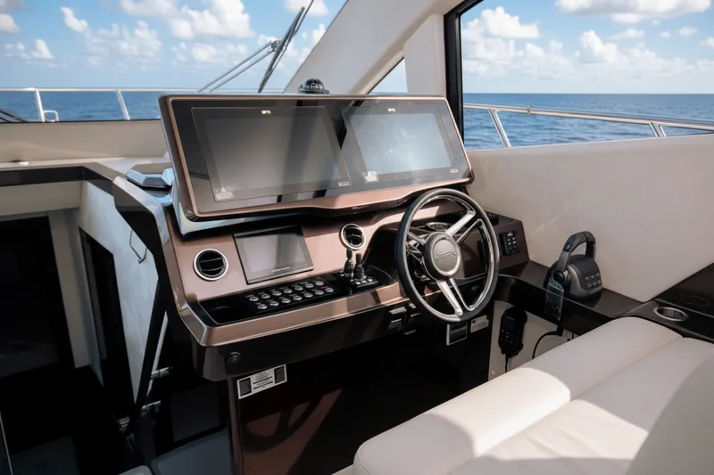 Slide: The Image of Galeon 500 FLY 2026 - 5878427