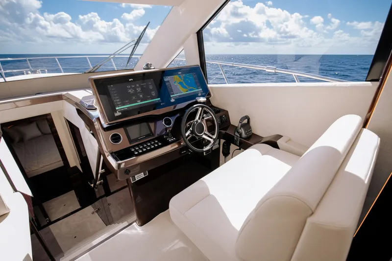 Slide: The Image of Galeon 500 FLY 2026 - 5878428