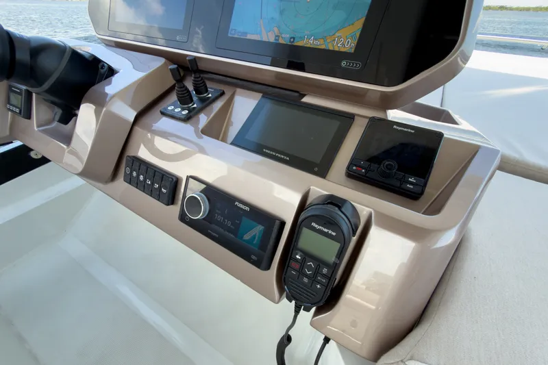 Slide: The Image of Galeon 500 FLY 2026 - 6768432