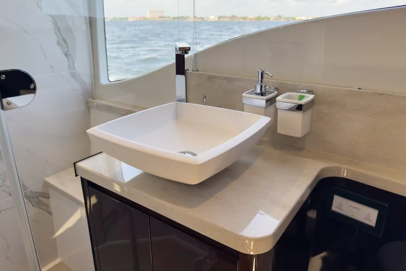 Slide: The Image of Galeon 500 FLY 2026 - 6768463
