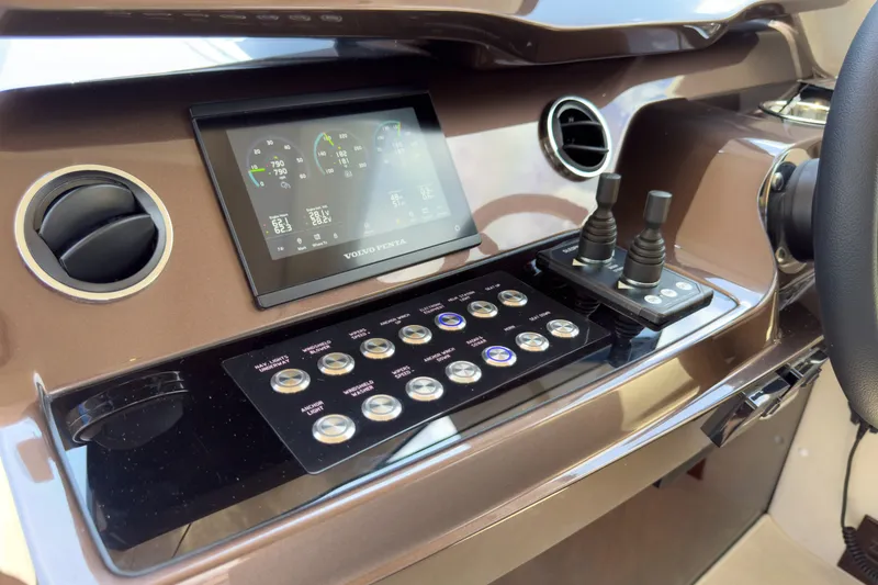 Slide: The Image of Galeon 500 FLY 2026 - 6768449