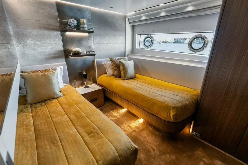 Slide: The Image of Custom CL120 2018 - 5862750