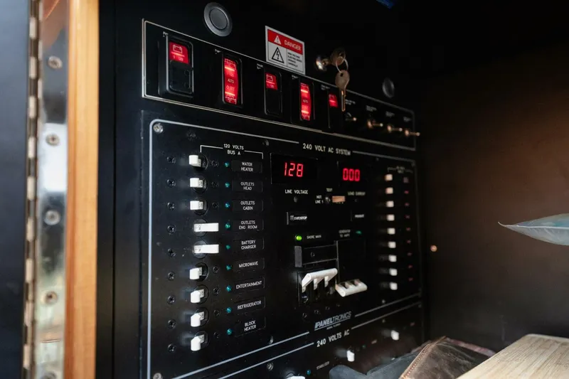 Slide: The Image of Winter Custom Yachts W-18 2015 - 5903924