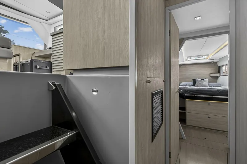 Slide: The Image of Leopard 45 2019 - 5887792