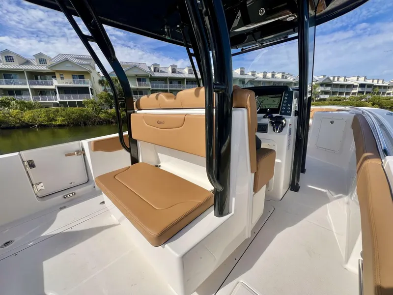 Slide: The Image of Robalo R302 Center Console 2025 - 5863470